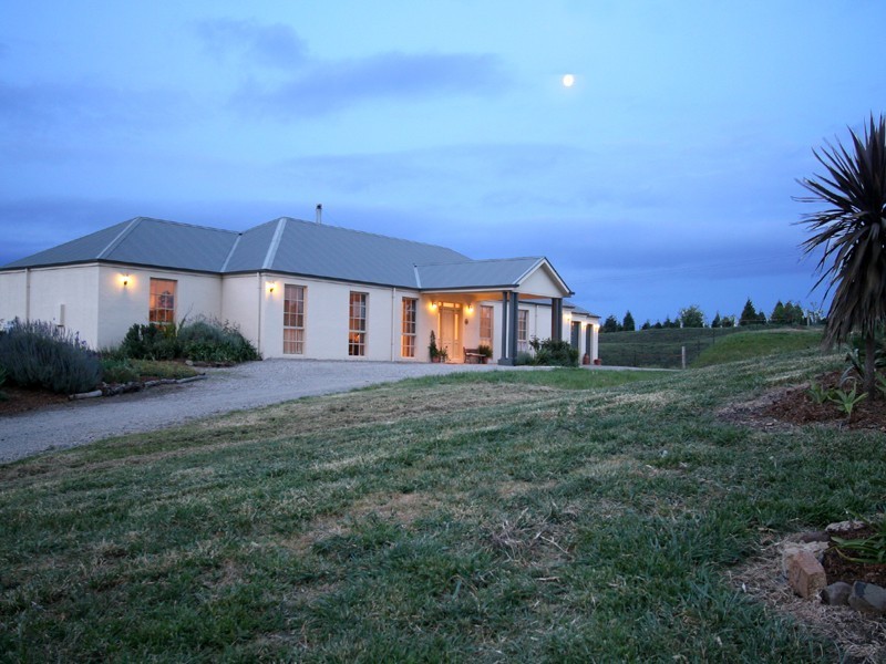 225 Garden Hill Court, Kangaroo Ground VIC 3097