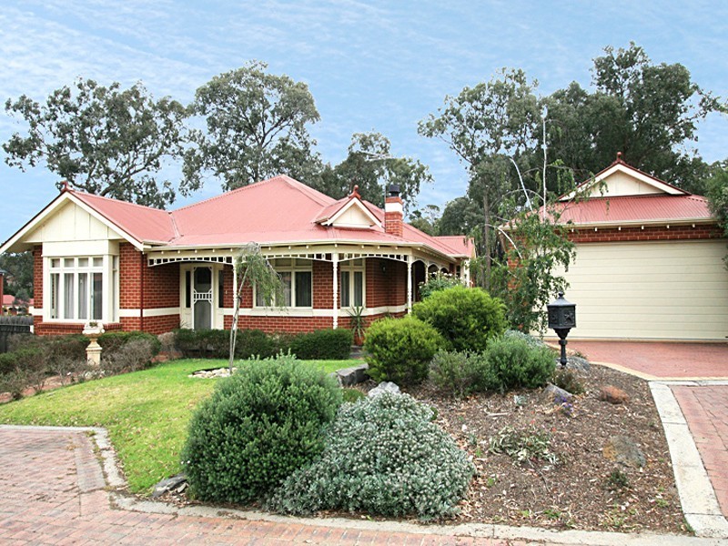 10 Nimary Court, Eltham North VIC 3095