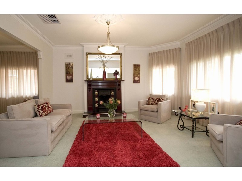 10 Nimary Court, Eltham North VIC 3095