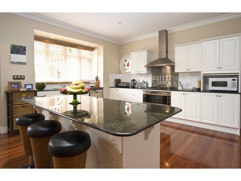 10 Nimary Court, Eltham North VIC 3095