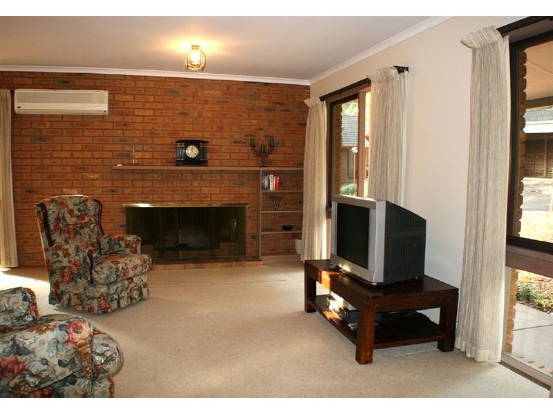 19 Woodland Way (Private Road), Eltham VIC 3095