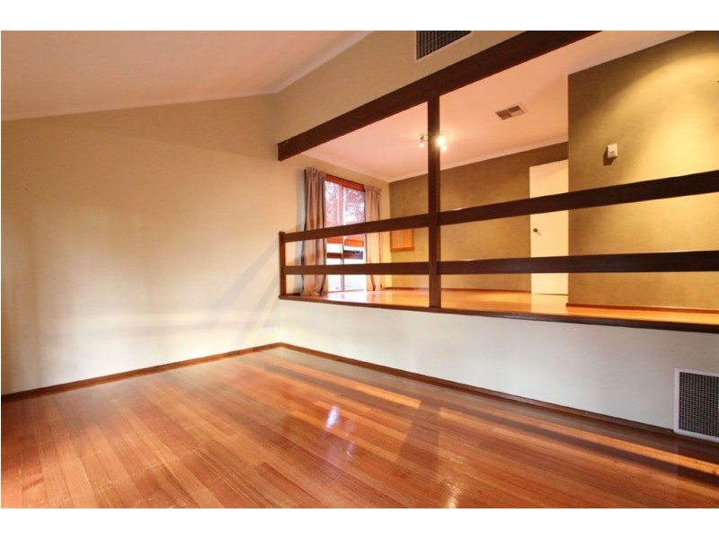 50 Milborne Cres, Eltham VIC 3095