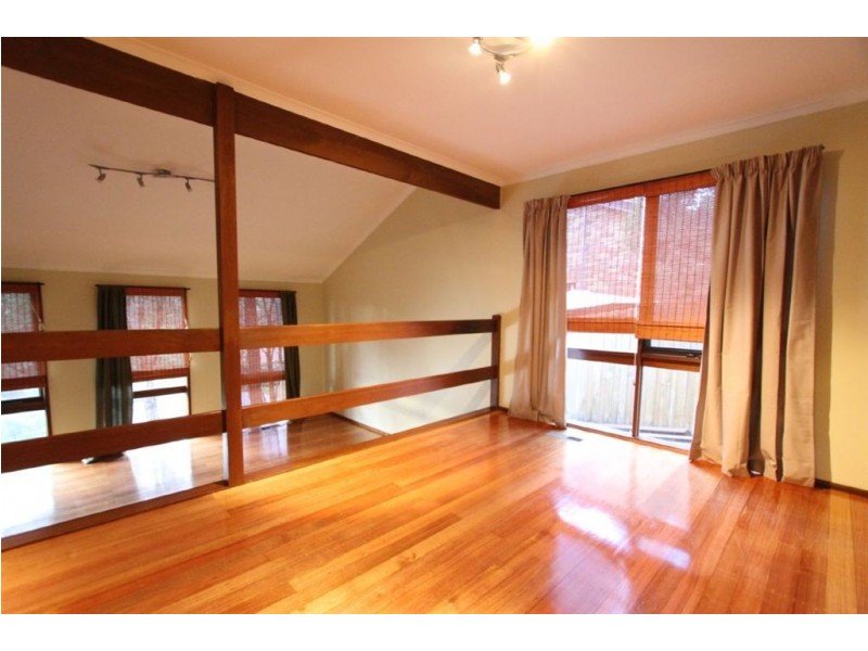 50 Milborne Cres, Eltham VIC 3095