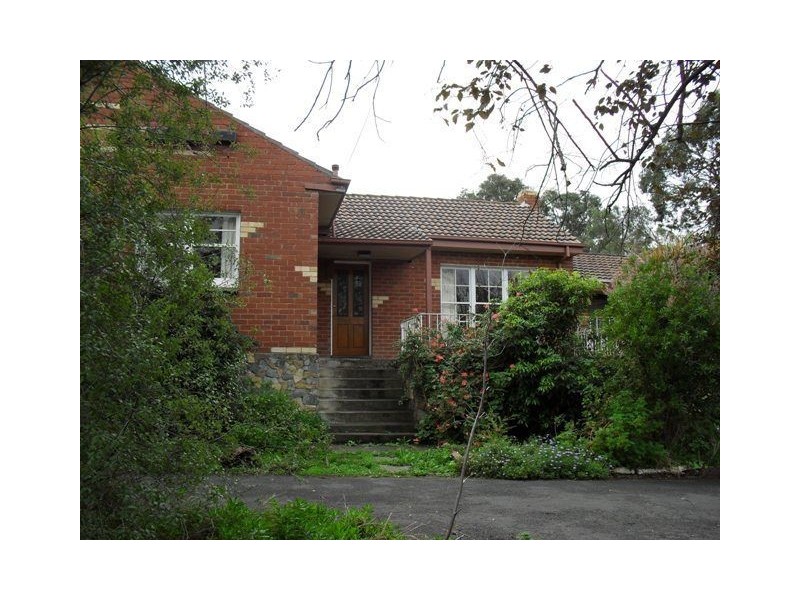 19 Fernside Ave, Briar Hill VIC 3088