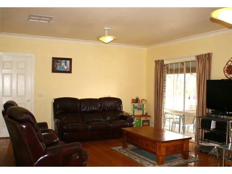 28 Calendonia Drive, Eltham North VIC 3095