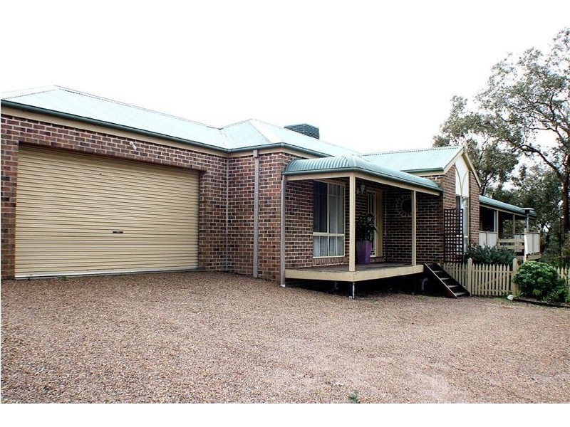 28 Calendonia Drive, Eltham North VIC 3095