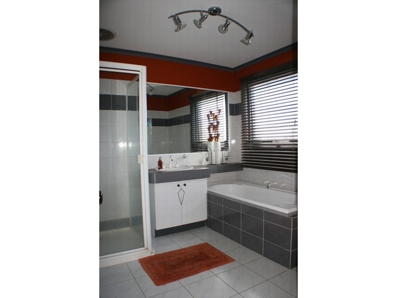 1 Whistler Walk, South Morang VIC 3752