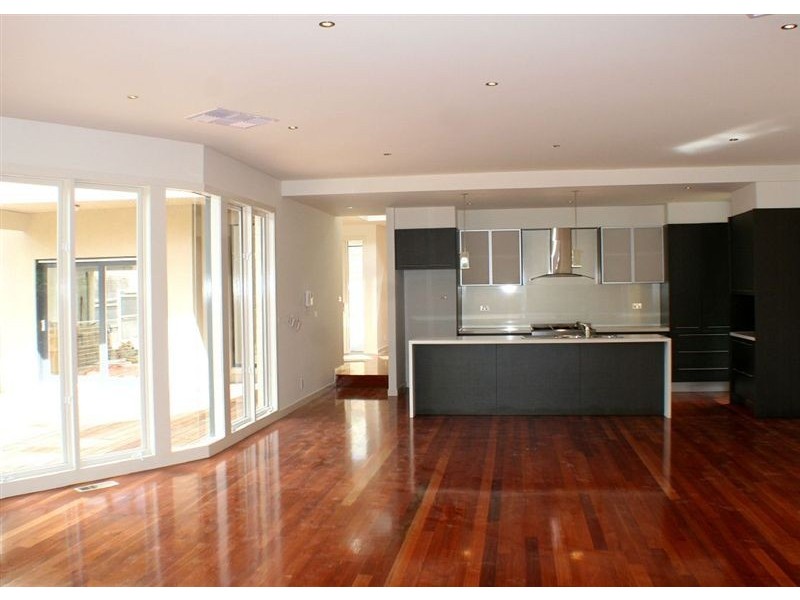 2/19 Calrossie Avenue, Montmorency VIC 3094