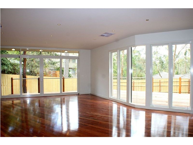 2/19 Calrossie Avenue, Montmorency VIC 3094