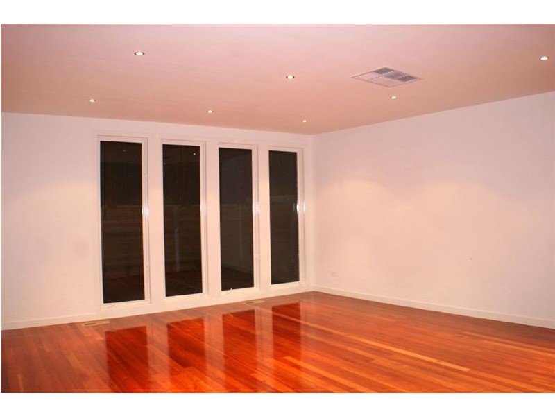 2/19 Calrossie Avenue, Montmorency VIC 3094