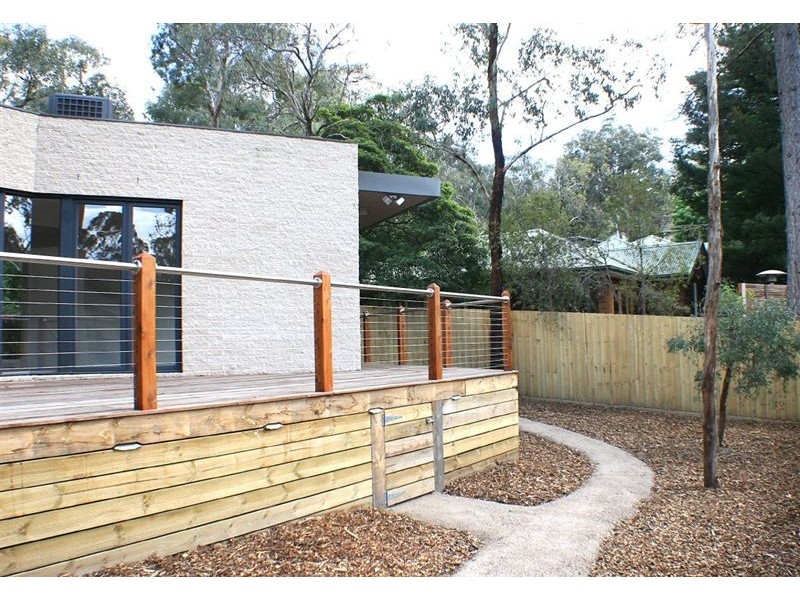 2/19 Calrossie Avenue, Montmorency VIC 3094