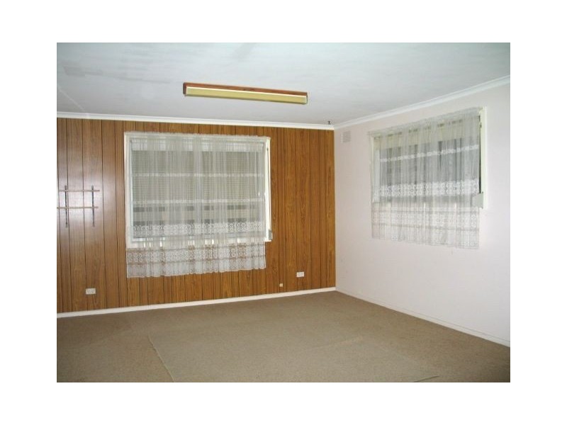 12 Sharpes Road, Watsonia VIC 3087