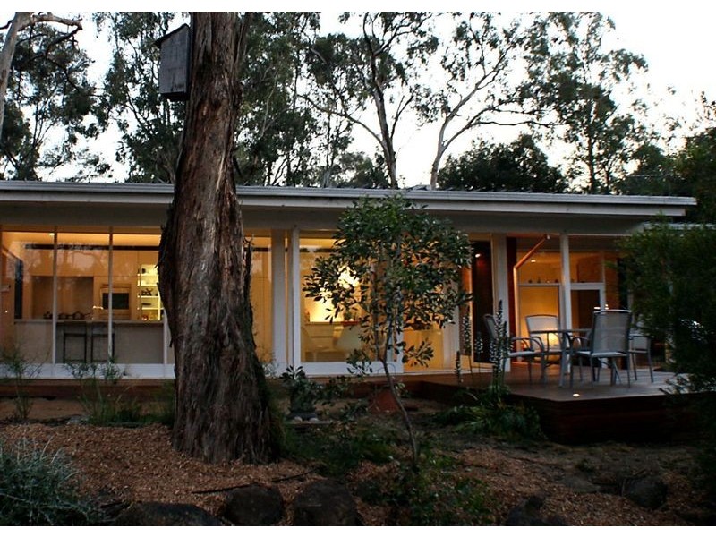 12 Fitzsimons Lane (Off Service Road), Eltham VIC 3095