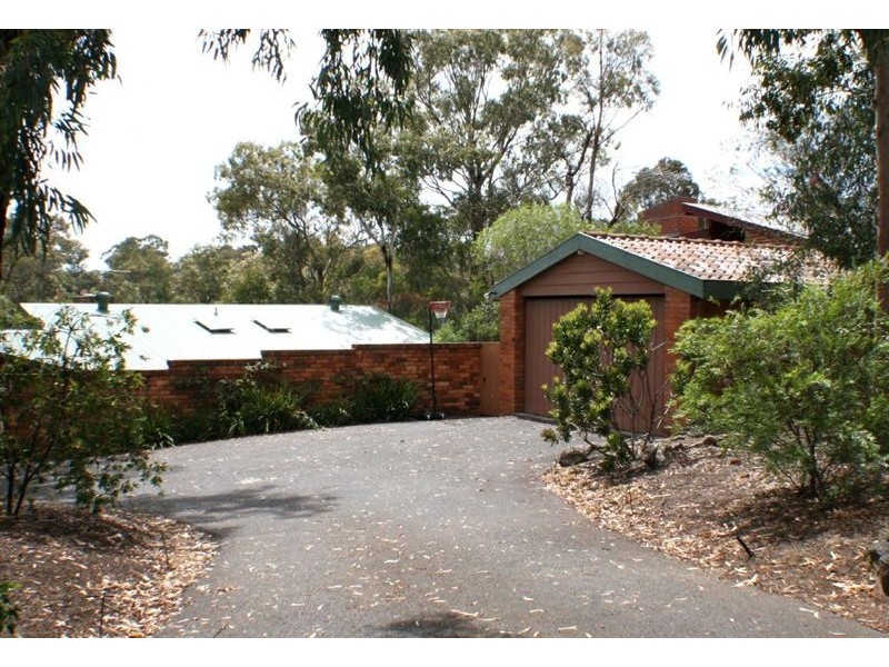 27 Wycliffe Crescent, Eltham VIC 3095