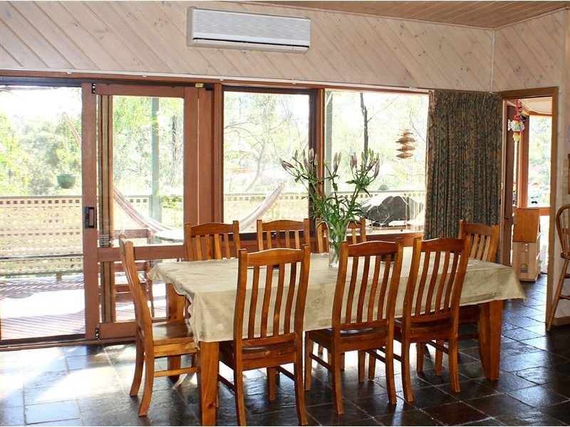 27 Wycliffe Crescent, Eltham VIC 3095