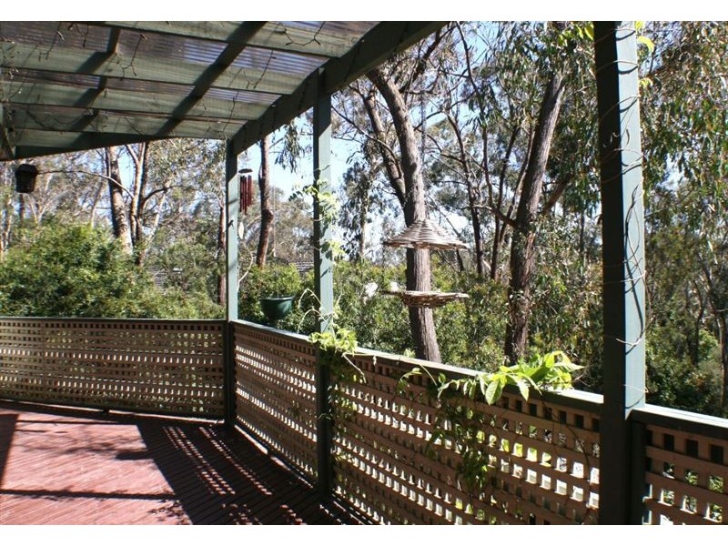 27 Wycliffe Crescent, Eltham VIC 3095