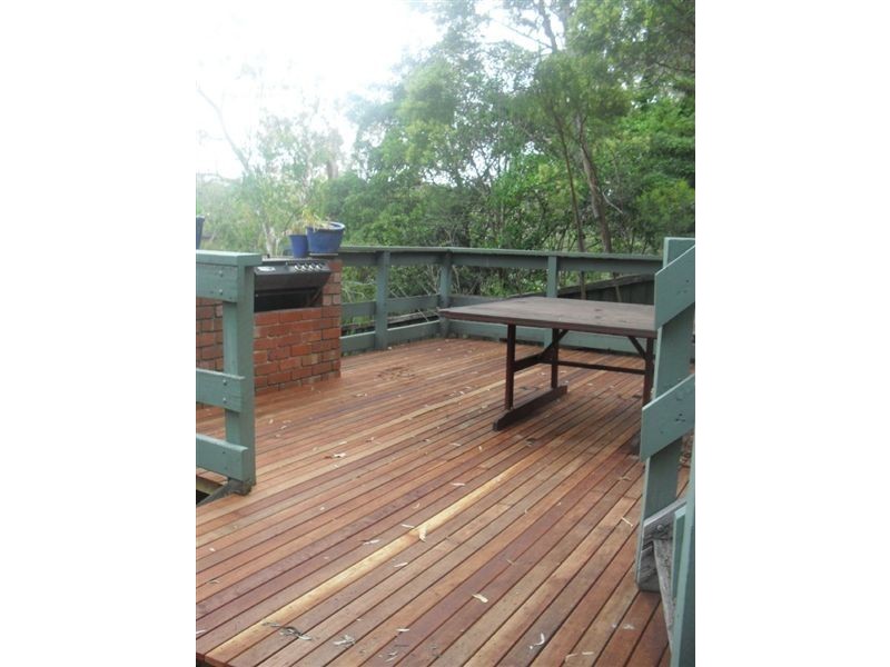 27 Wycliffe Crescent, Eltham VIC 3095