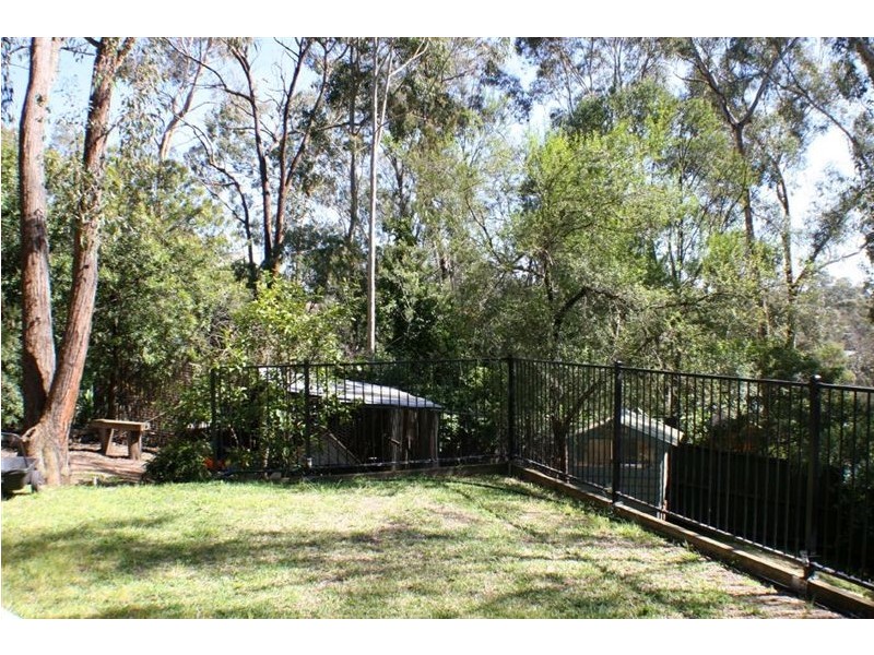 27 Wycliffe Crescent, Eltham VIC 3095