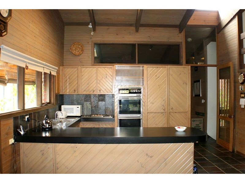 19 Christine Avenue, Eltham VIC 3095