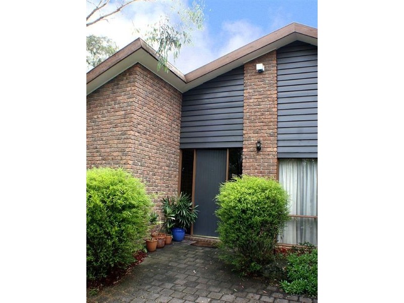 7 Christine Avenue, Eltham VIC 3095