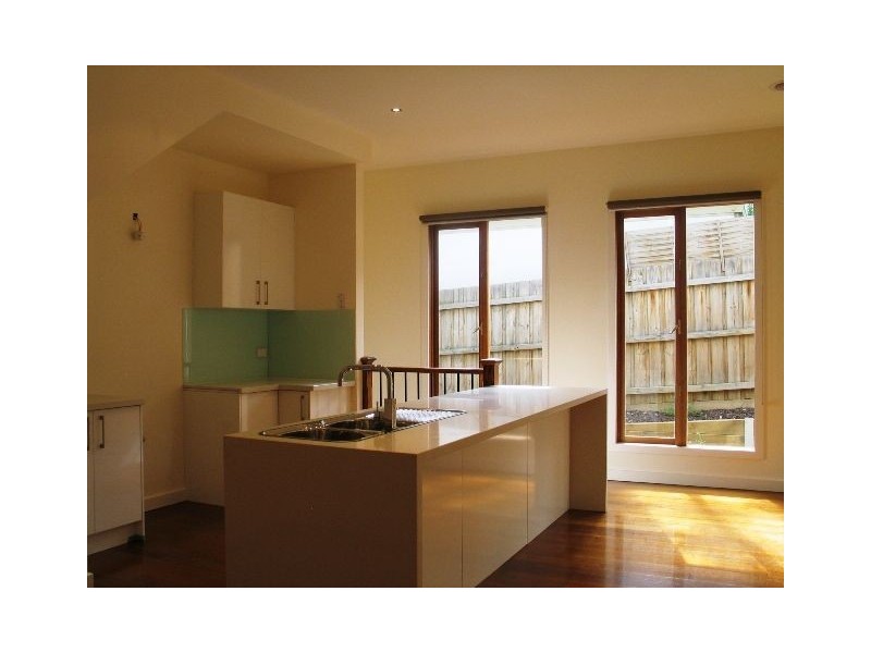 2/91 Park Rd, Eltham VIC 3095