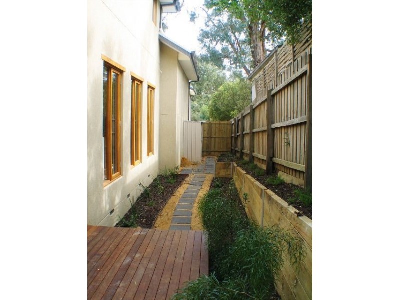 2/91 Park Rd, Eltham VIC 3095