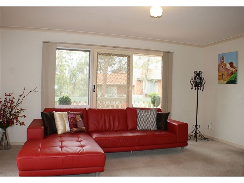 2/12 Shalbury Avenue, Eltham VIC 3095