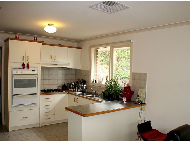 2/12 Shalbury Avenue, Eltham VIC 3095