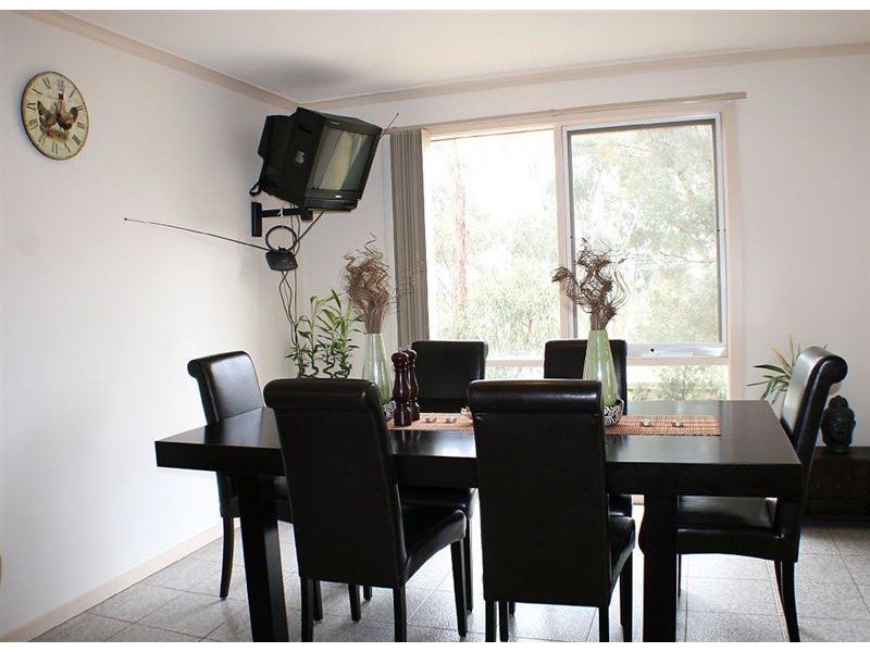 2/12 Shalbury Avenue, Eltham VIC 3095