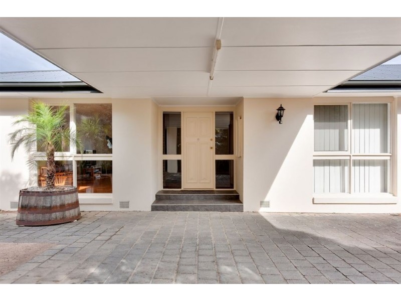 16 Kanandah Court, Research VIC 3095