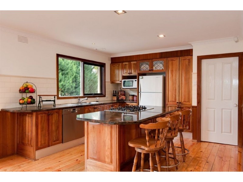 16 Kanandah Court, Research VIC 3095