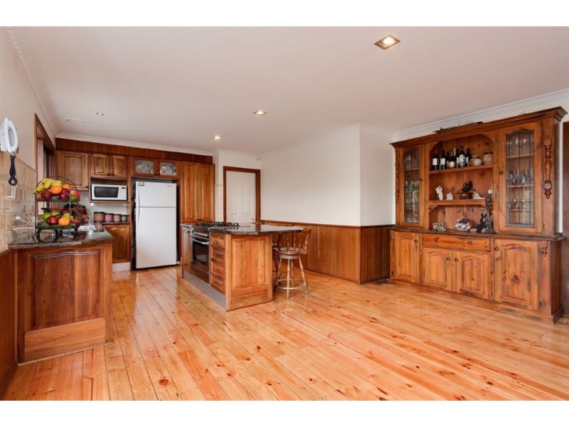 16 Kanandah Court, Research VIC 3095