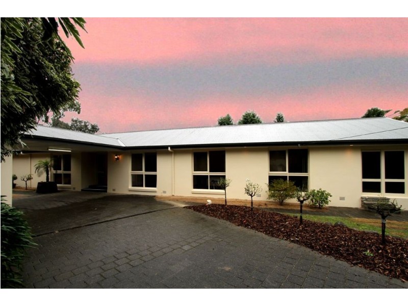 16 Kanandah Court, Research VIC 3095