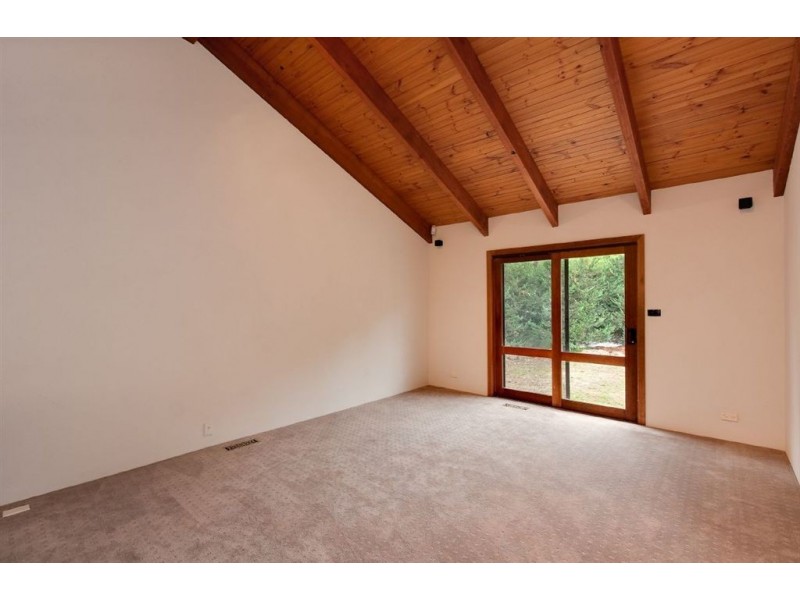 16 Kanandah Court, Research VIC 3095