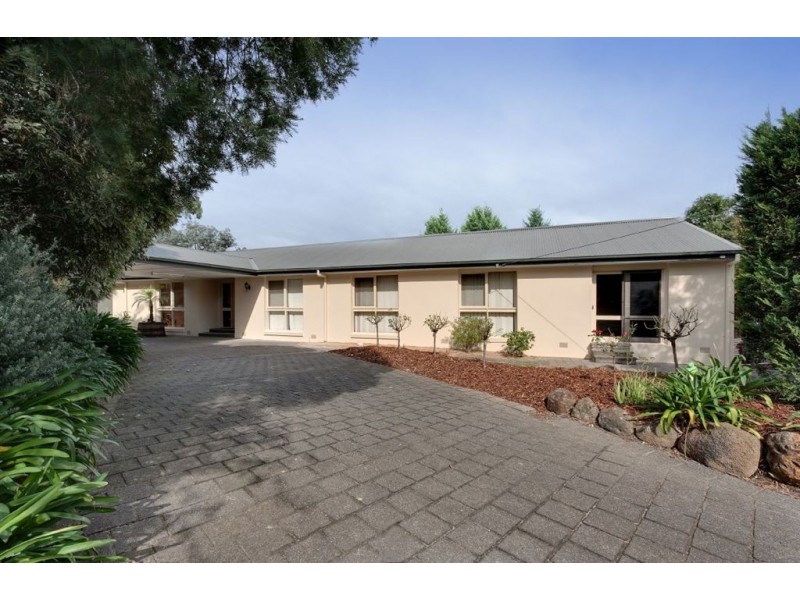 16 Kanandah Court, Research VIC 3095