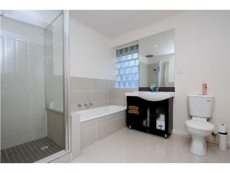 2/ 35 Roger Street, Doncaster East VIC 3109