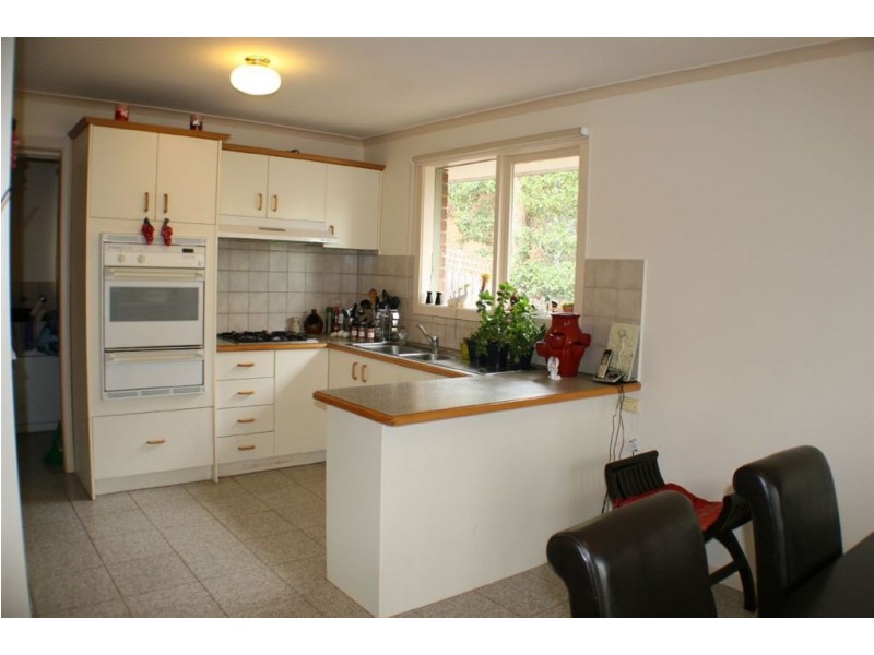 2/12 Shalbury Avenue, Eltham VIC 3095