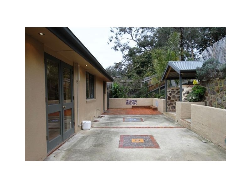 8 Suzanne Crt, Briar Hill VIC 3088