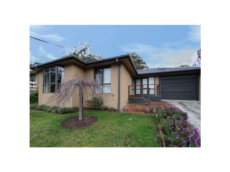 8 Suzanne Crt, Briar Hill VIC 3088