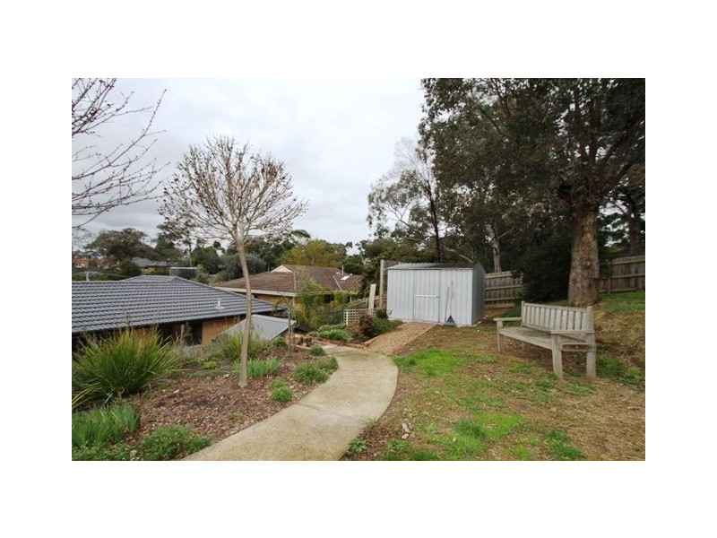 8 Suzanne Crt, Briar Hill VIC 3088