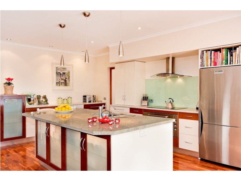 8 Prospect Hill Crescent, Hurstbridge VIC 3099