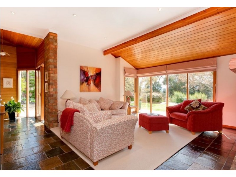 8 Prospect Hill Crescent, Hurstbridge VIC 3099