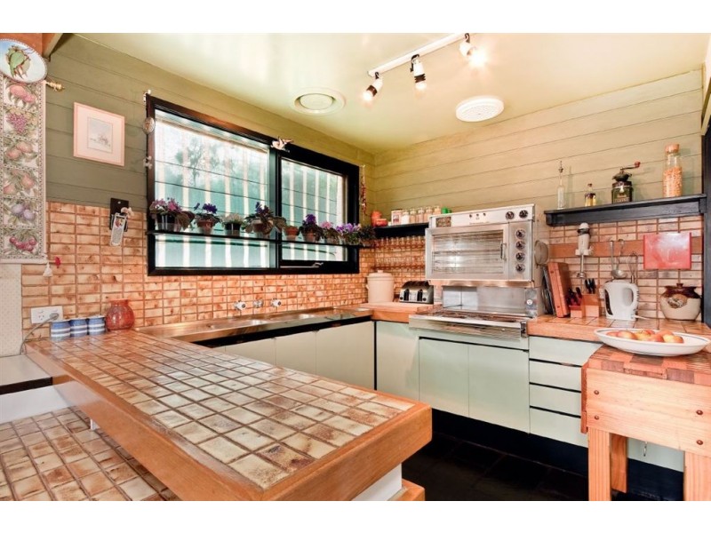 42 Baldwin Avenue, Montmorency VIC 3094