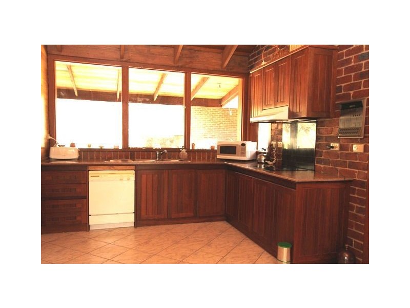 110 Valley Road, Wattle Glen VIC 3096