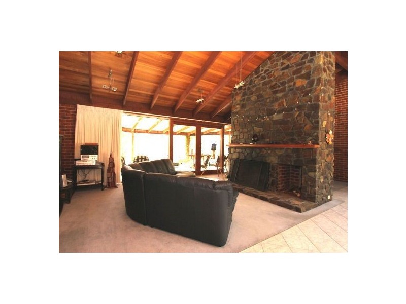 110 Valley Road, Wattle Glen VIC 3096