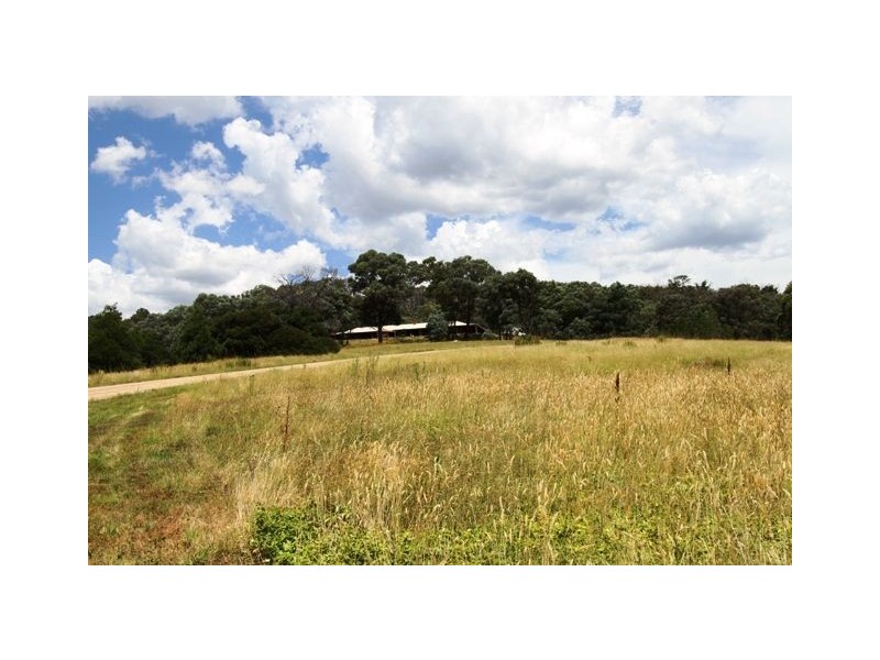 110 Valley Road, Wattle Glen VIC 3096