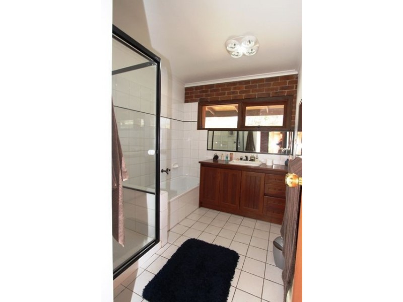 110 Valley Road, Wattle Glen VIC 3096