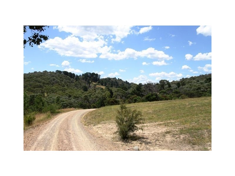 110 Valley Road, Wattle Glen VIC 3096