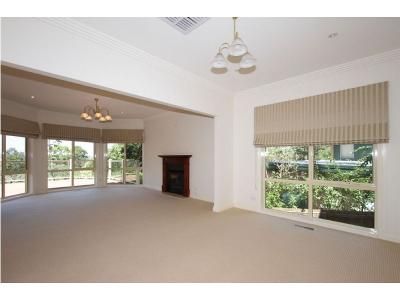 135 Mount Pleasant Road, Eltham VIC 3095