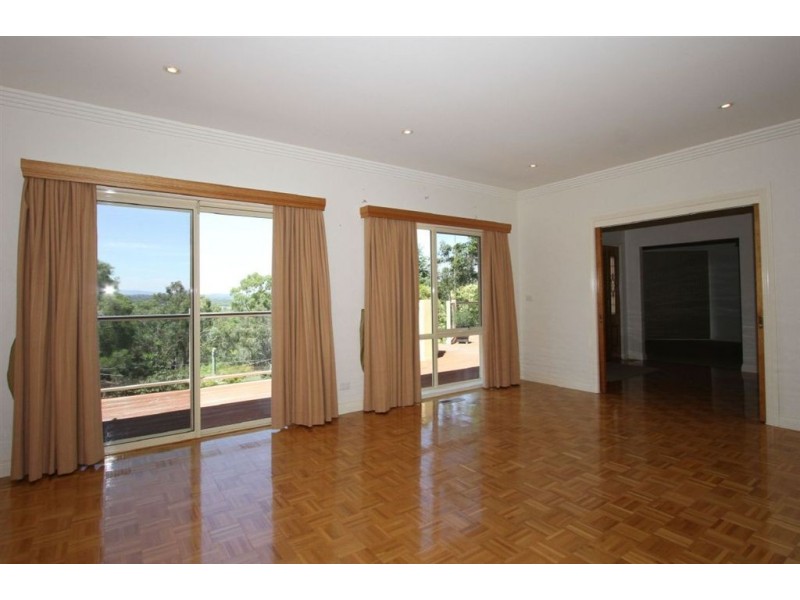 135 Mount Pleasant Road, Eltham VIC 3095